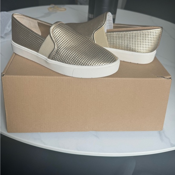 New in Box VINCE- Blair perforated leather slip on sneakers - Picture 3 of 9